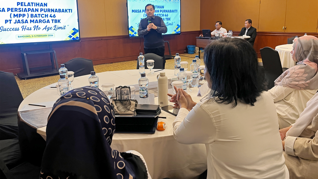 Peserta Program Masa Persiapan Pensiun Jasa Marga mengikuti sesi pembelajaran reflektif dan aplikatif bersama Maximum Life Group